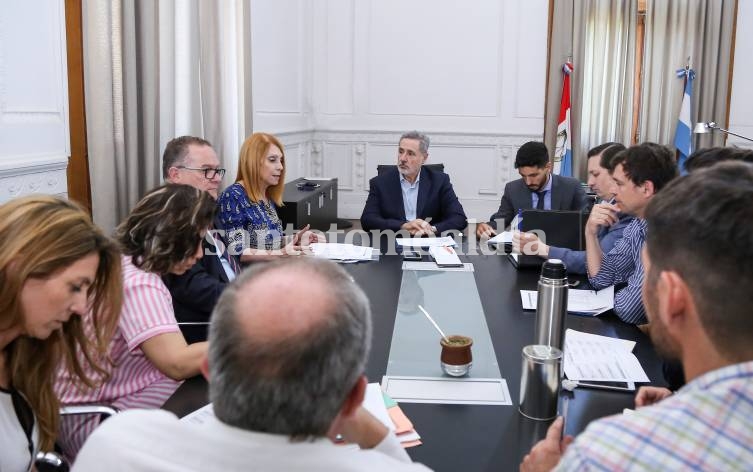 El ministro Sain junto a su gabinete de Seguridad.  (Foto: Gobierno de la Provincia)