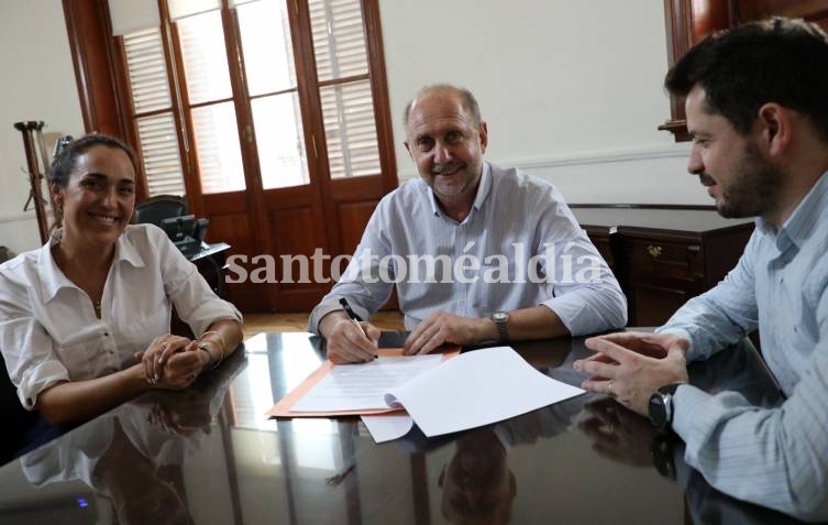 La provincia adhirió al decreto nacional que establece la prohibición del uso de pirotecnia en los actos oficiales