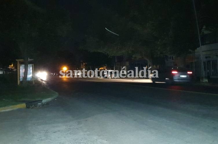 Avenida 7 de Marzo, a oscuras, este miércoles por la noche. (Foto: Santotomealdia)