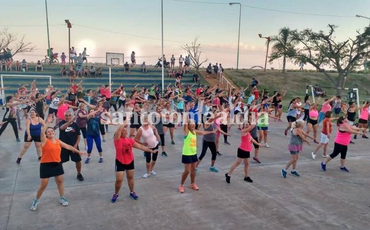 Comienzan las clases gratuitas de Ritmos Latinos en el camping municipal