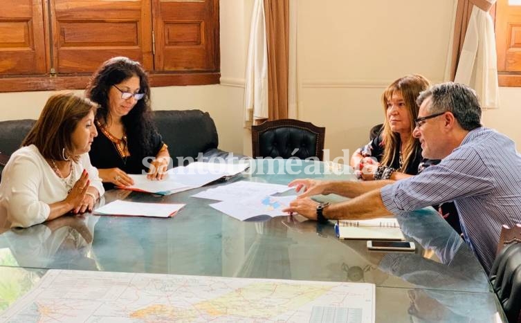 Qüesta se reunió con el secretario de Municipios y Comunas