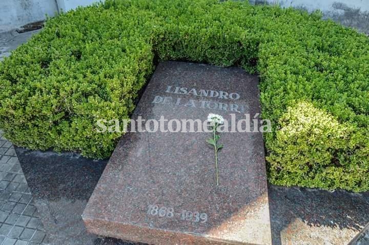 La tumba donde descansan los restos de Lisandro de la Torre, en el Cementerio 