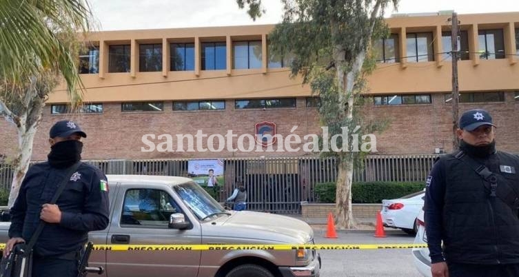 México: Alumno de sexto grado mató a su maestra, hirió a cinco compañeros y se suicidó 