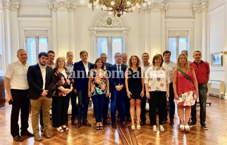 Daniela Qüesta participó en Rosario de una reunión de intendentes de la provincia