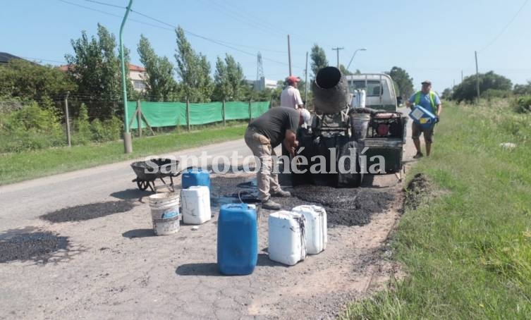 Realizan tareas de bacheo en el Acceso Norte y las colectoras de la Autopista