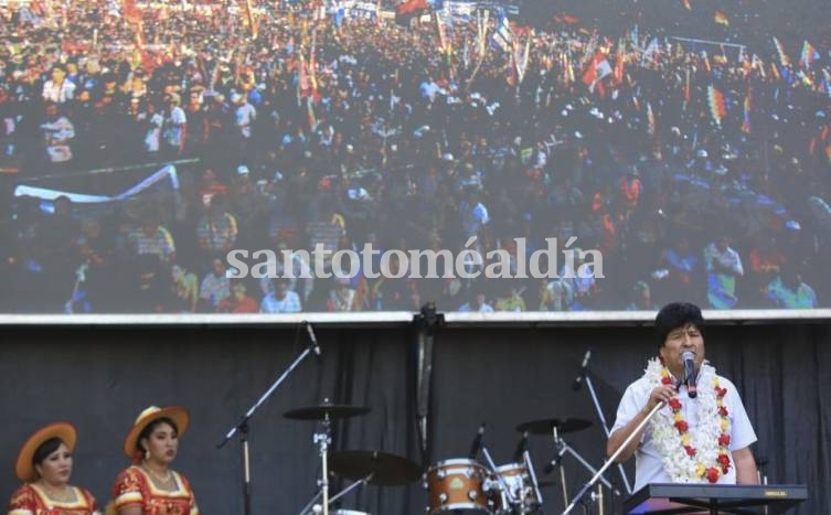 Evo Morales encabezó un acto político en el estadio de Deportivo Español. (Foto: NA)