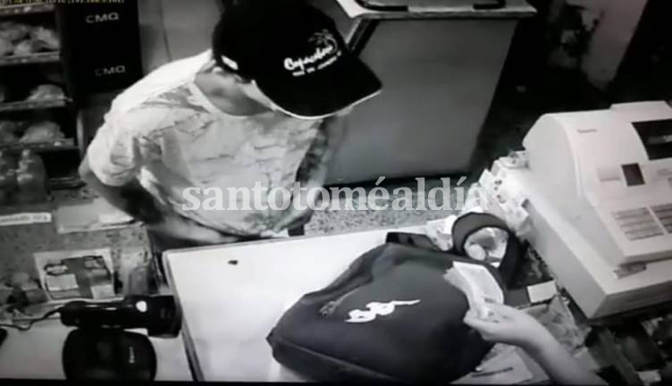 VIDEO: Asalto a mano armada a un kiosco, en pleno centro de la ciudad