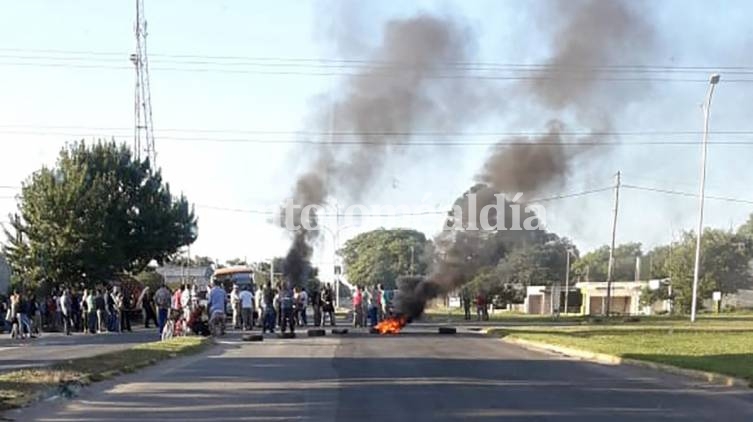 Coronda: trabajadores municipales cortaron rutas por reclamo salarial