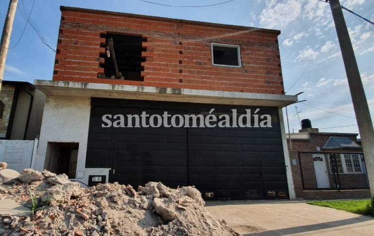 La construcción está a mitad de cuadra, sobre calle 12 de Septiembre. (Foto: Santotomealdia)