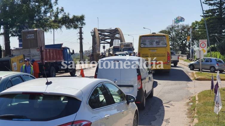 Por las obras de bacheo, hay demoras en el tránsito por 7 de Marzo y por el puente Carretero 