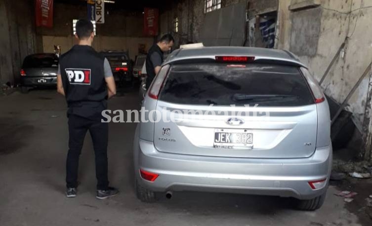 El auto que utilizaron para cometer el asalto estaba en una cochera.