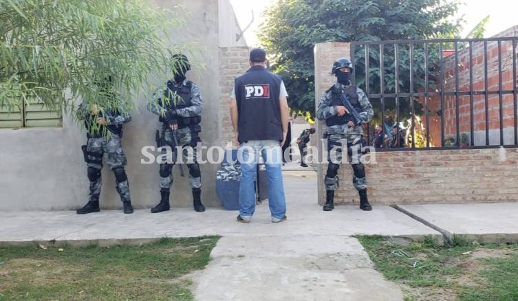 Personal de la AIC realizó varios allanamientos para lograr la detención de los tres delincuentes.