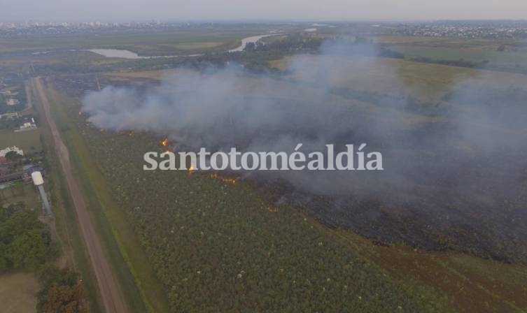 Importante incendio de pastizales de la zona norte de la ciudad