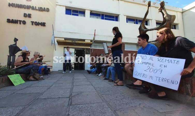 Aires del Llano: vecinos estafados llegaron a un acuerdo con el Municipio para evitar el remate