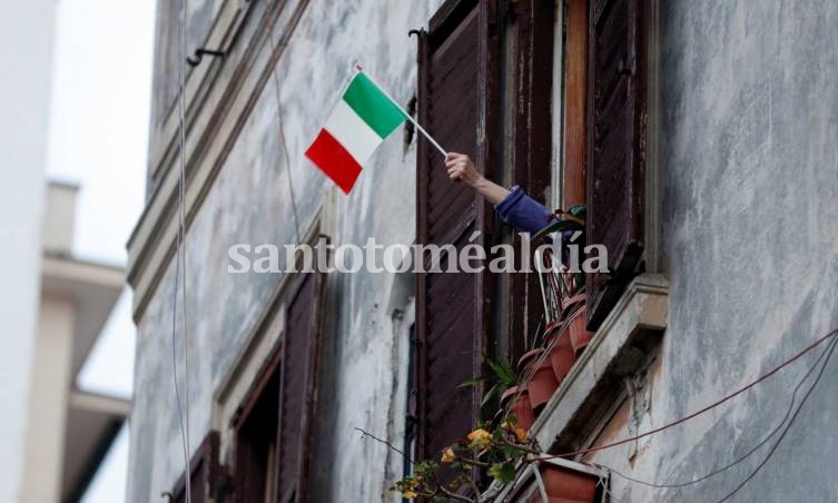 Italia informó un récord de 475 muertes en un día
