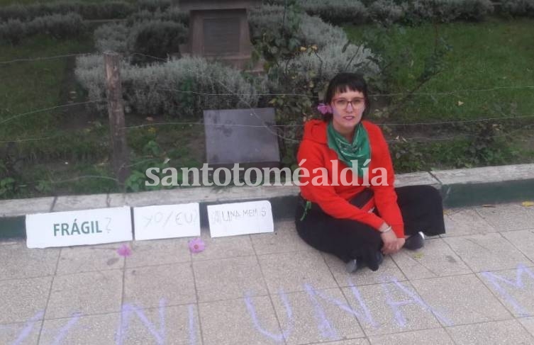 Una teatrista santotomesina se encuentra varada en Perú