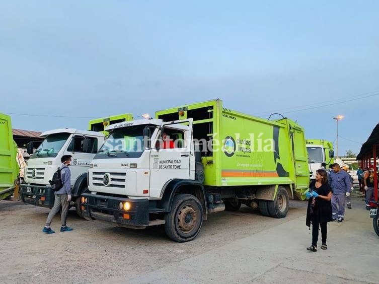 Qüesta acompañó a empleados municipales que realizan servicios esenciales