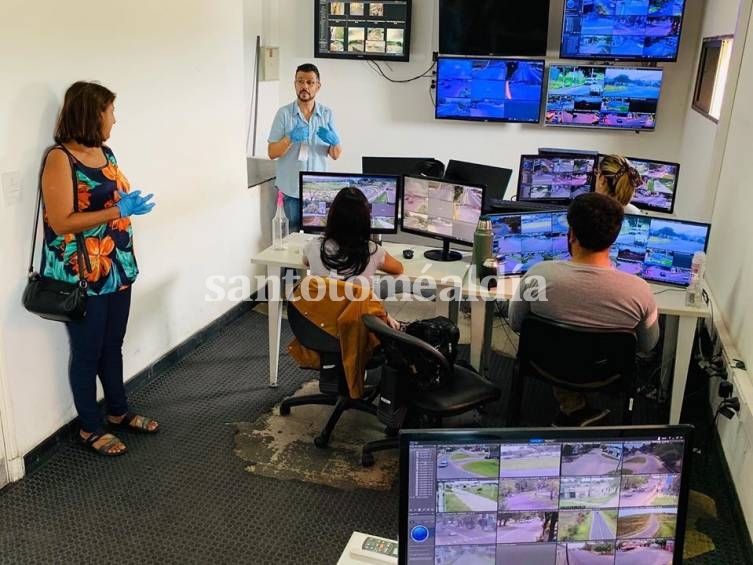 Qüesta, durante su visita al Centro Municipal de Monitoreo.