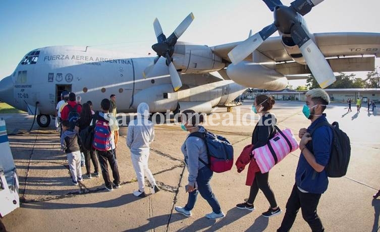 La santotomesina varada en Perú regresa en vuelo de la Fueza Aérea