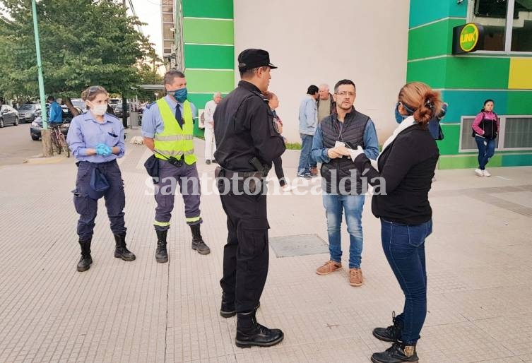 La Municipalidad desplegó un operativo para organizar los ingresos a los bancos