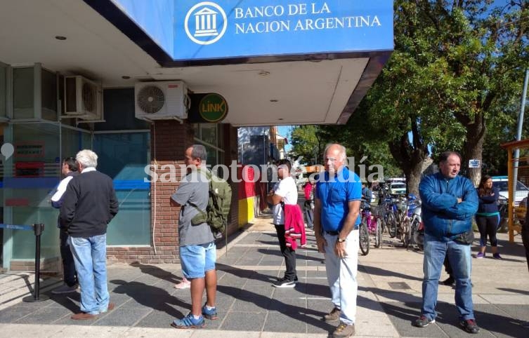 En Santo Tomé, los bancos abrirán de 7.15 a 14.15 horas este sábado y domingo