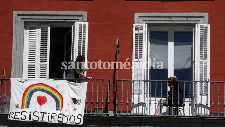 España registra 674 muertes por coronavirus en las últimas 24 horas, la cifra más baja en 10 días