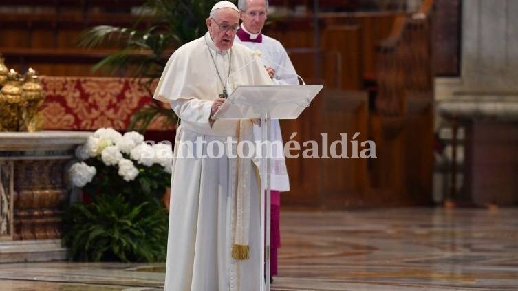 En la celebración de Pascua, Francisco pidió el perdón de deudas para los más afectados