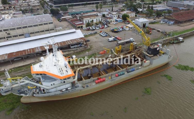 El Puerto de Santa Fe comenzó a dragar el canal de acceso para enfrentar la bajante del Río Paraná