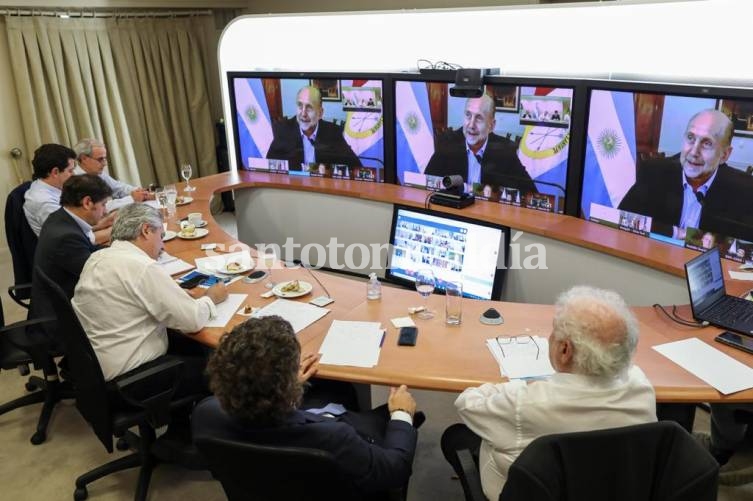 El primer mandatario santafesino brindó detalles de las medidas en la provincia.