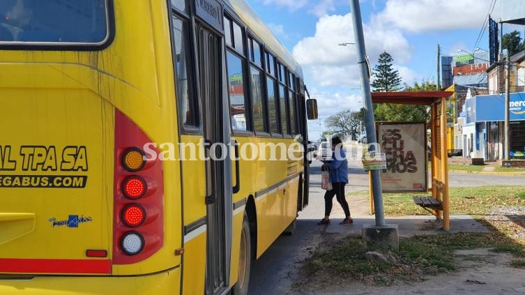 Luego de tres días consecutivos sin servicio, el paro continúa. (Foto: Santotomealdia)