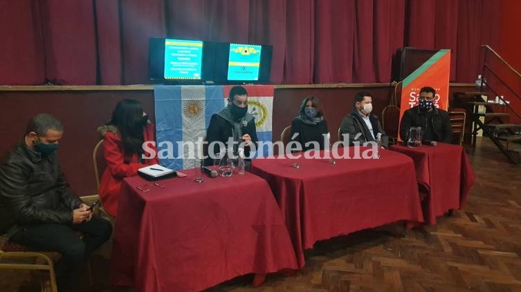 El ministro de Trabajo encabezó la reuniónm junto a la intendenta y concejales. (Foto: Santotomealdia)