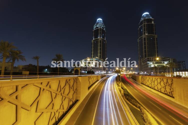 Qatar sanciona con tres años de cárcel y 55.000 dólares a quien no use barbijo