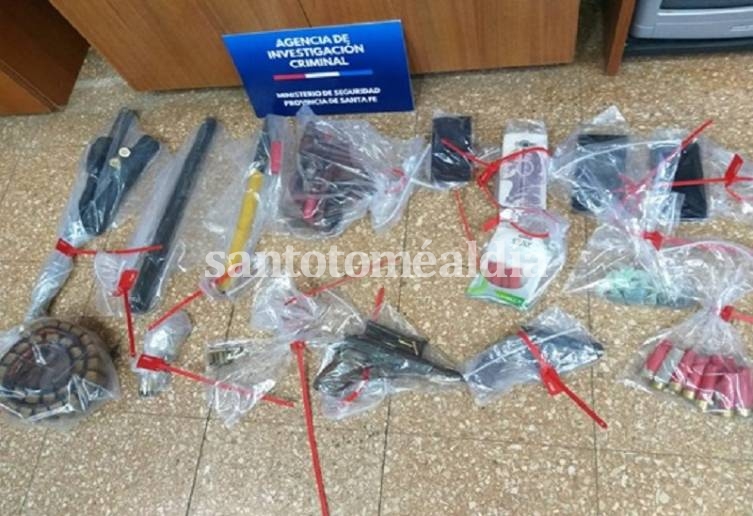 La Agencia de Investigación Criminal secuestró armas y detuvo a siete personas