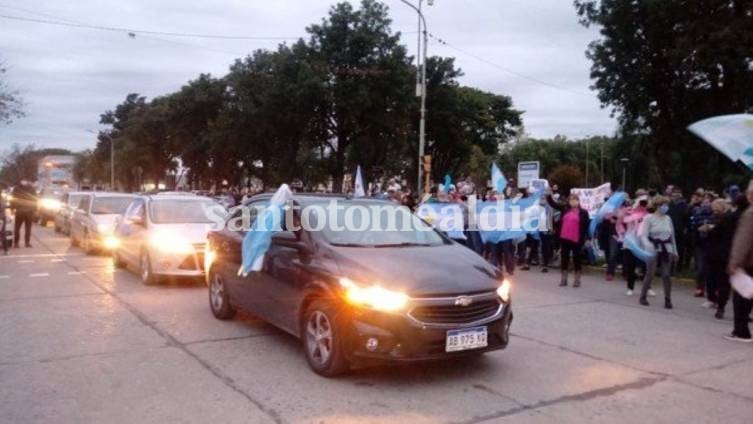 Multitudinario abrazo simbólico a la empresa Vicentín en Avellaneda