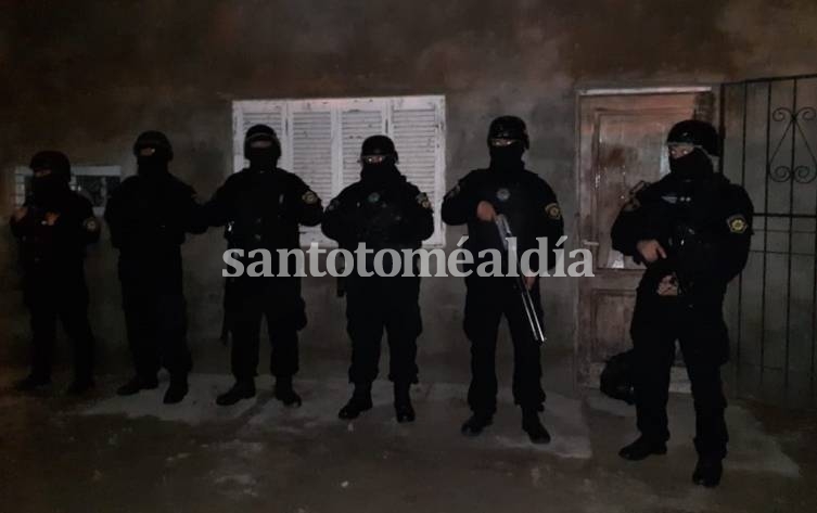 Allanamiento en barrio Santo Tomás de Aquino: secuestraron drogas y dinero en efectivo