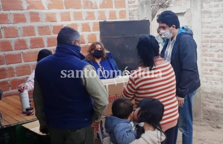 Clemente continúa recorriendo instituciones, clubes y merenderos.