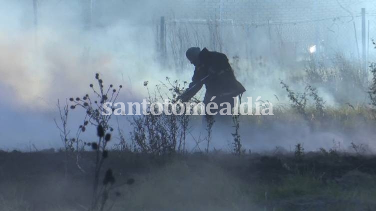 Gran preocupación por los incendios originados por la quema de pastizales en el área metropolitana 