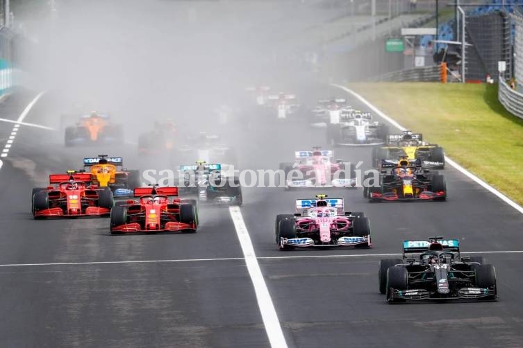 Largada del GP de Hungría, con Lewis Hamilton en la punta, el último domingo.