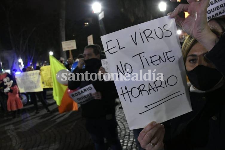 Comerciantes rosarinos se manifestaron en contra de las restricciones horarias dispuestas por Provincia