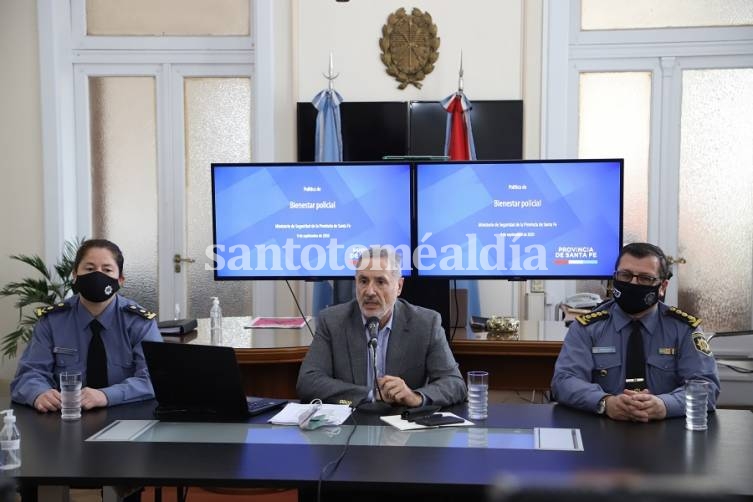 El gobierno de Santa Fe anunció la recomposición salarial de la policía