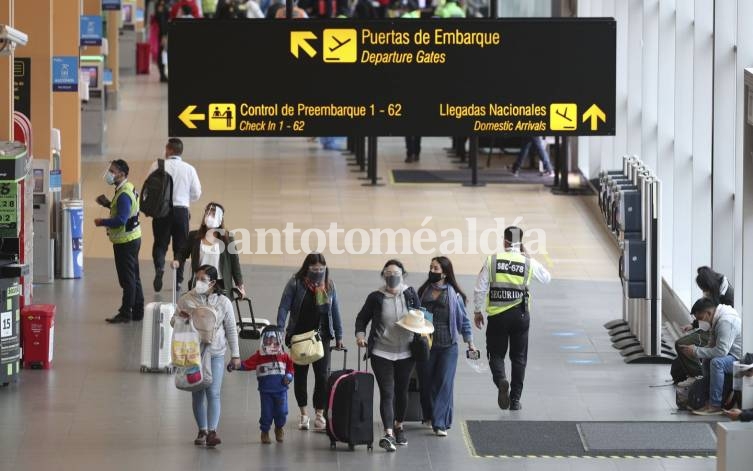 Vuelos de cabotaje y micros de larga distancia: cuáles son los protocolos