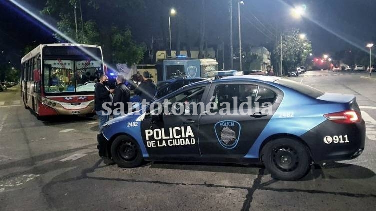 Buenos Aires: Una policía mató de un tiro a un chico de 15 años que subió a robar a un colectivo