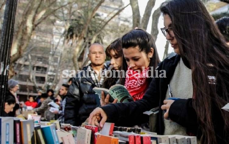 Media sanción a ley de fomento de periodismo cultural