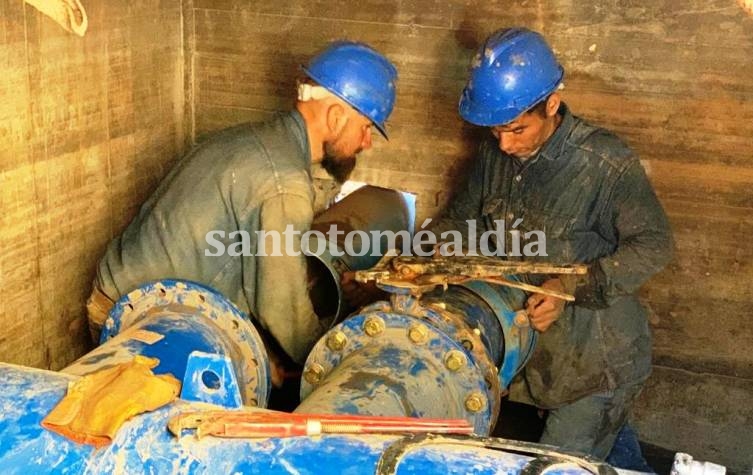 El Municipio realiza una obra clave para mejorar la presión de agua en el sector del Tanque Central