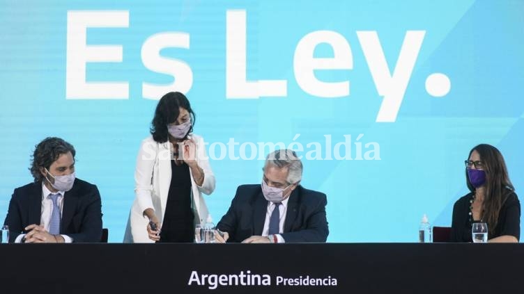 Oficializaron la promulgación de las leyes de interrupción voluntaria del embarazo y del Plan Mil Días