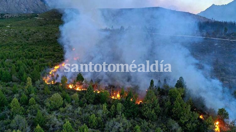 Allanaron la casa de un sospechoso de haber iniciado el incendio en El Bolsón