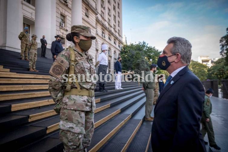 El Gobierno otorgó una suma fija de 4 mil pesos a las Fuerzas Armadas y de Seguridad