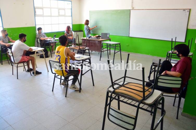 Cómo mantener la ventilación continua en el aula, según investigadores