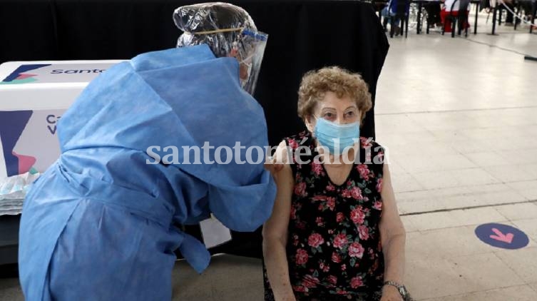 Continúa la vacunación contra el COVID-19 a mayores de 90 años