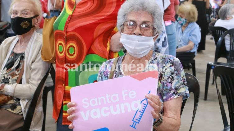 Se retoma la vacunación a adultos mayores